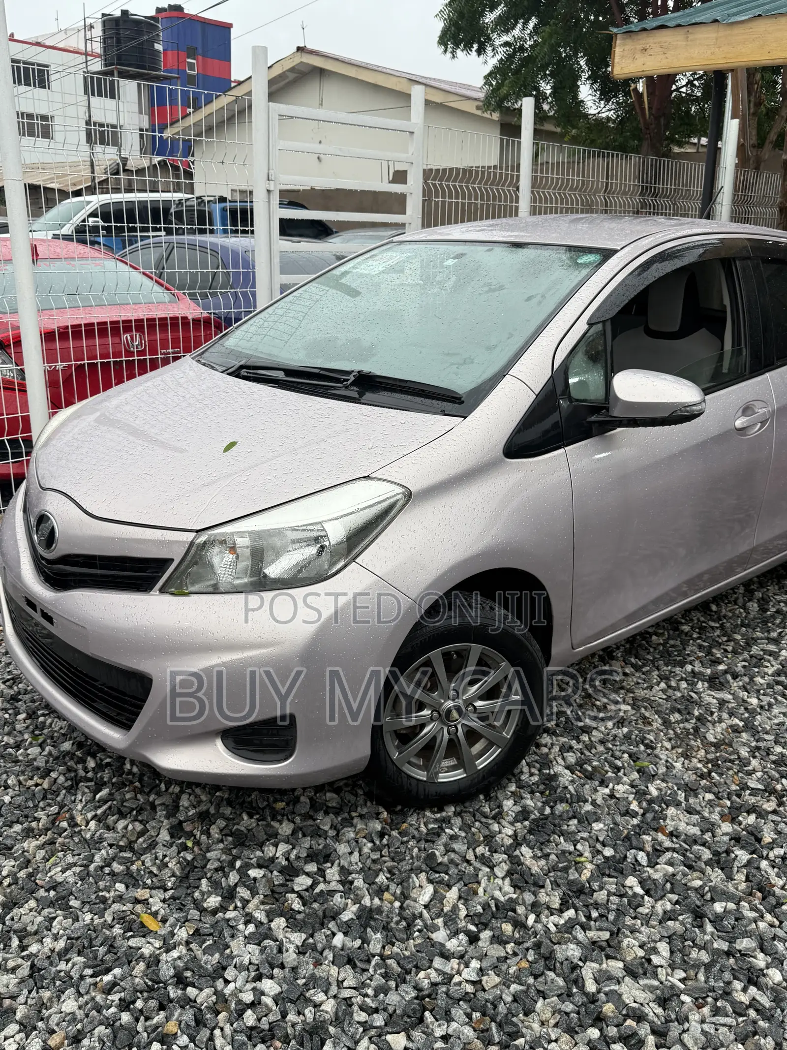 Toyota Vitz 1.3 AWD 3dr 2014 Gray