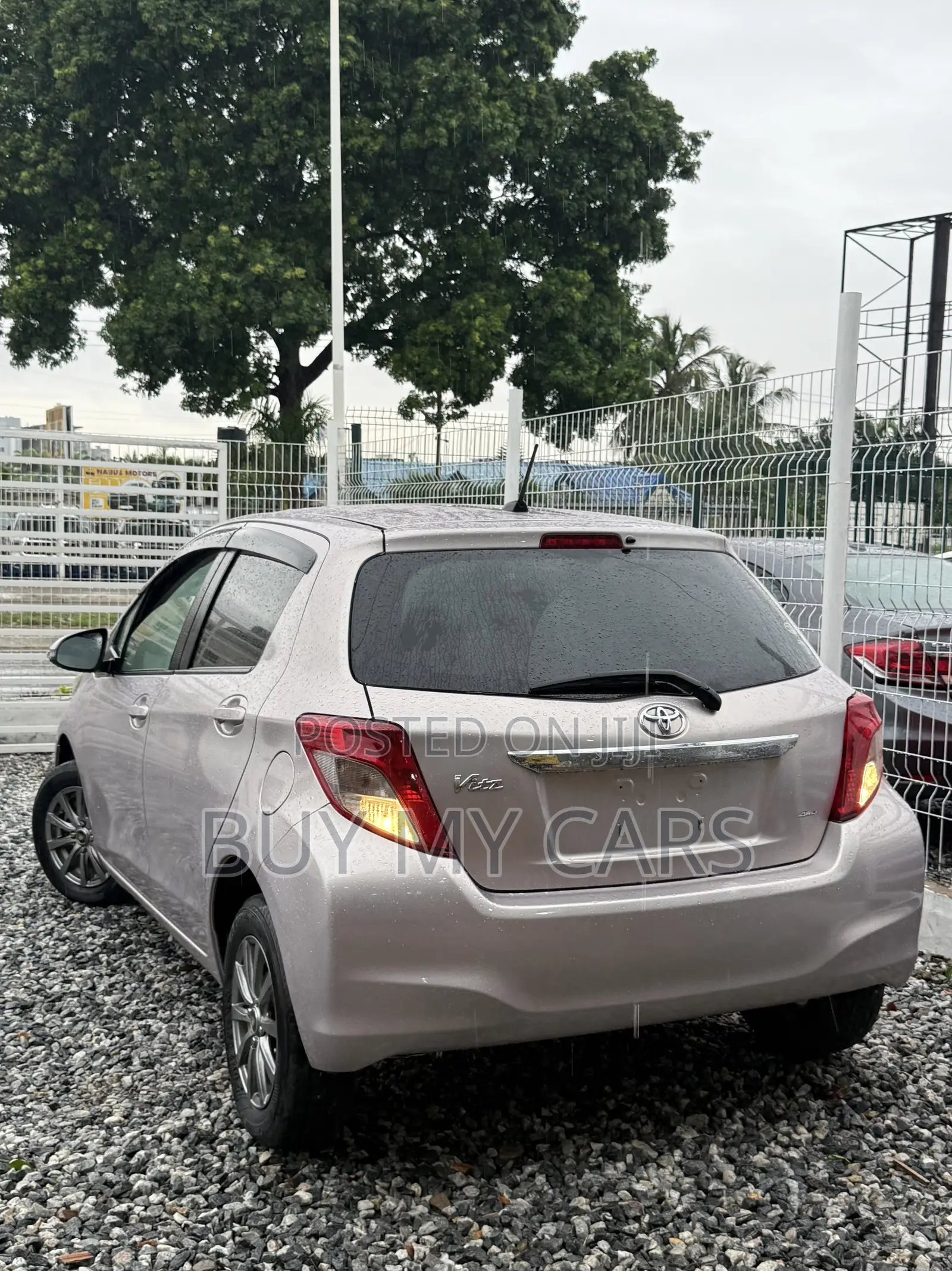 Toyota Vitz 1.3 AWD 3dr 2014 Gray