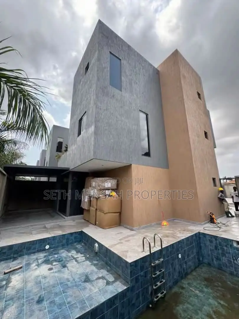 4bdrm House in 4 Bedroom Townhouse, Airport Residential Area for sale