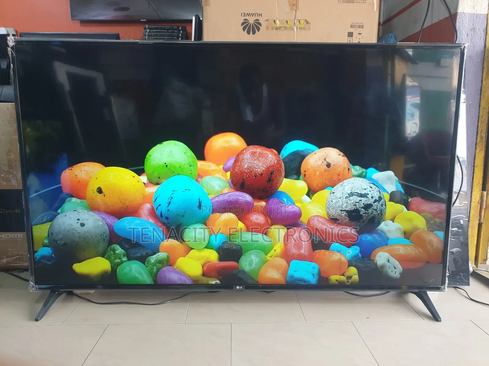 65"Lg Uhd HDR Smart Satellite Tv