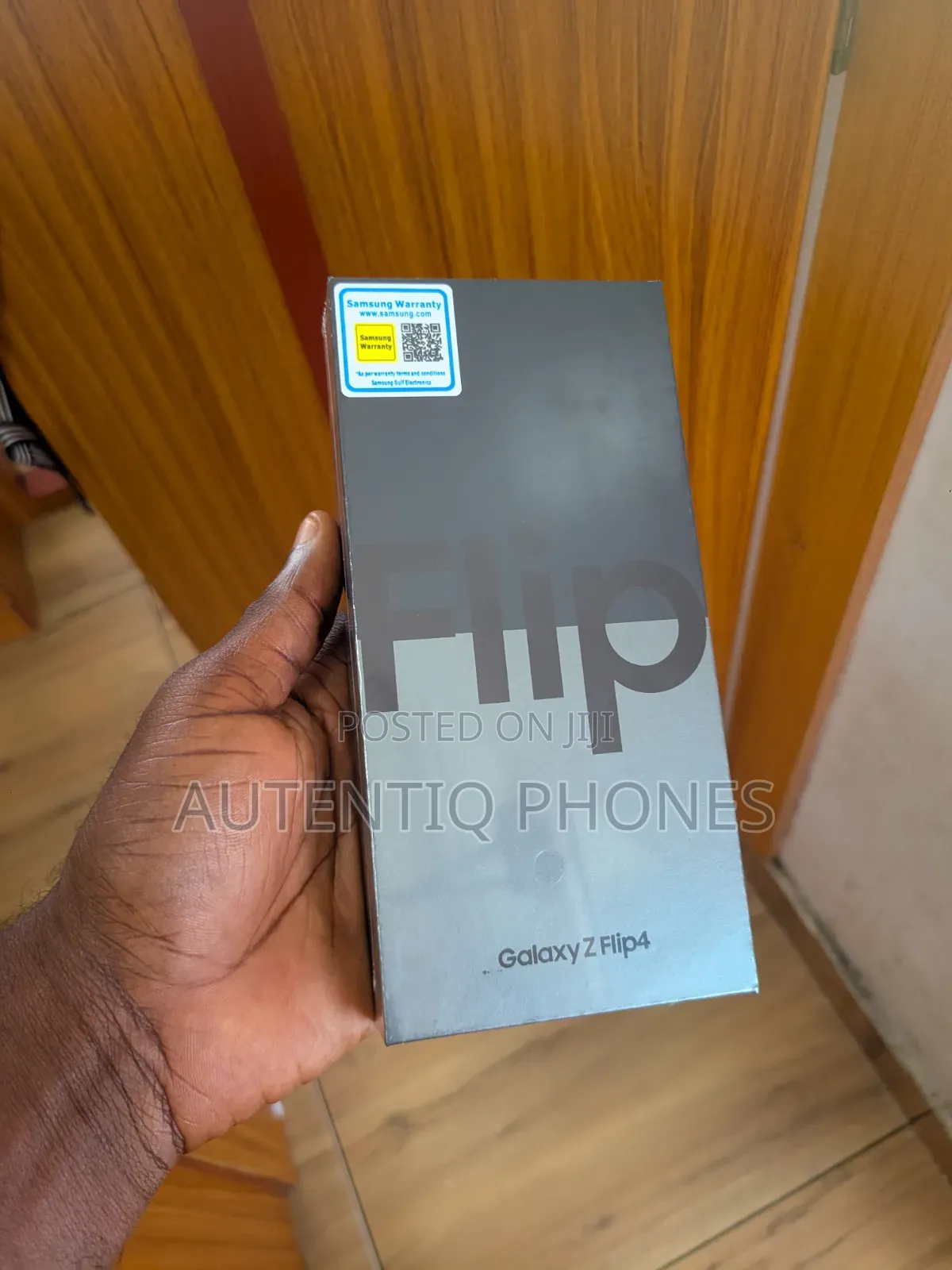 New Samsung Galaxy Z Flip4 256 GB Gray