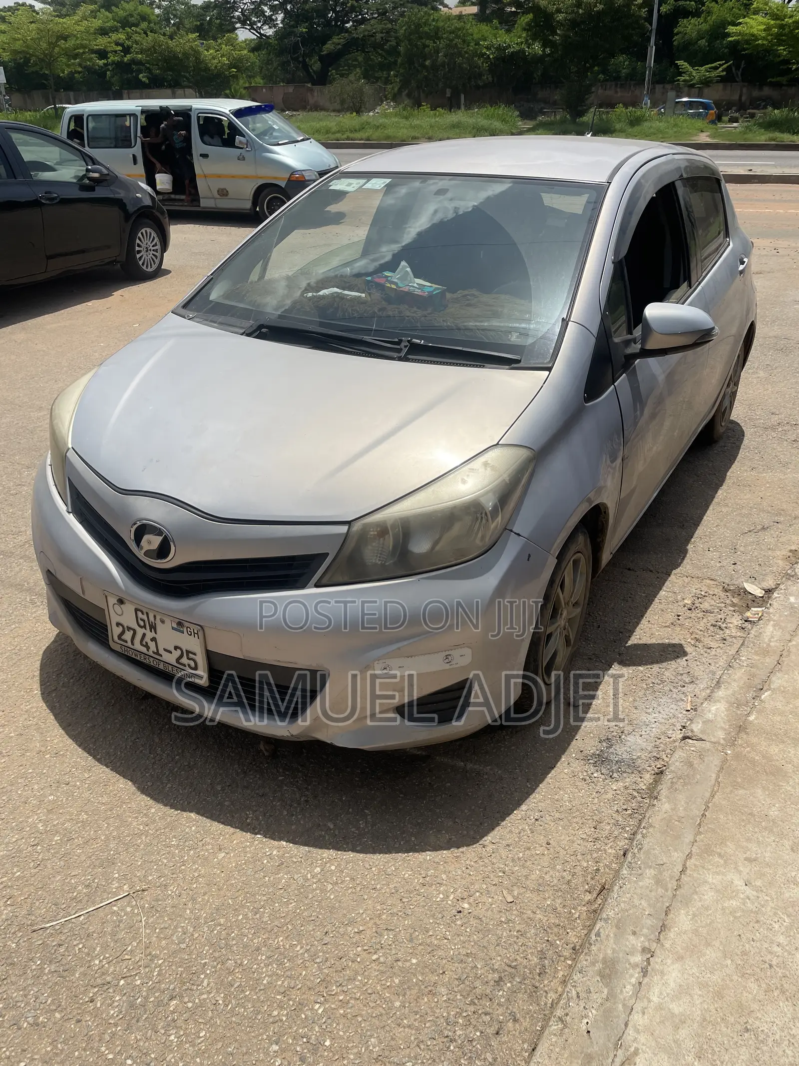 Toyota Vitz 2013 Silver