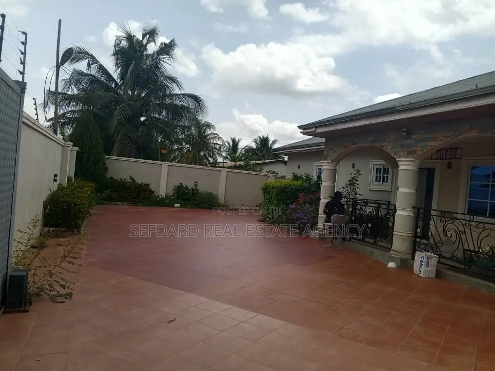 3bdrm House in Sefdard Properties, Amasaman for rent