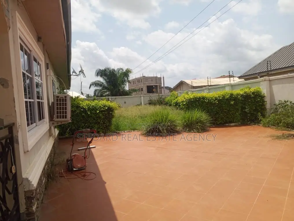 3bdrm House in Sefdard Properties, Amasaman for rent