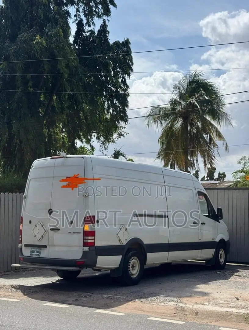 Mercedes-Benz Sprinter 2012 White