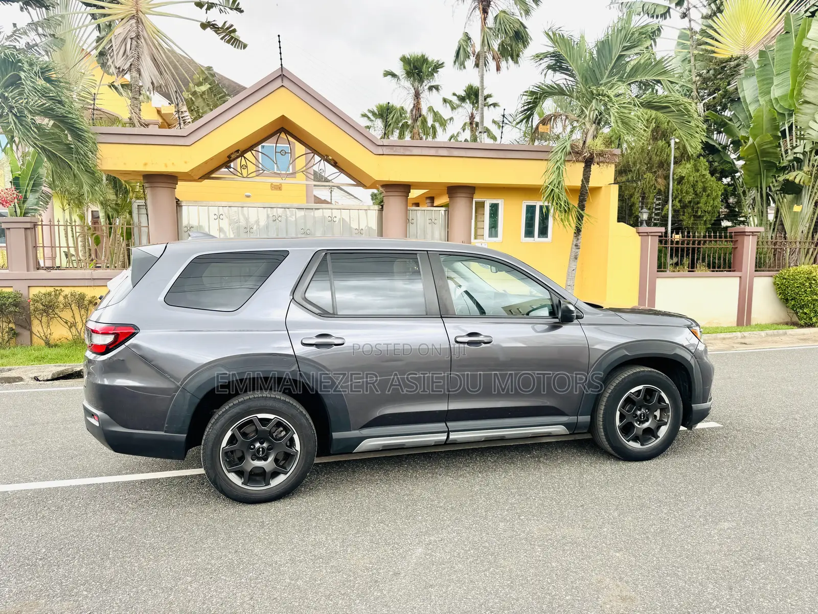 Honda Pilot EX-L 8 Passenger AWD 2023 Gray