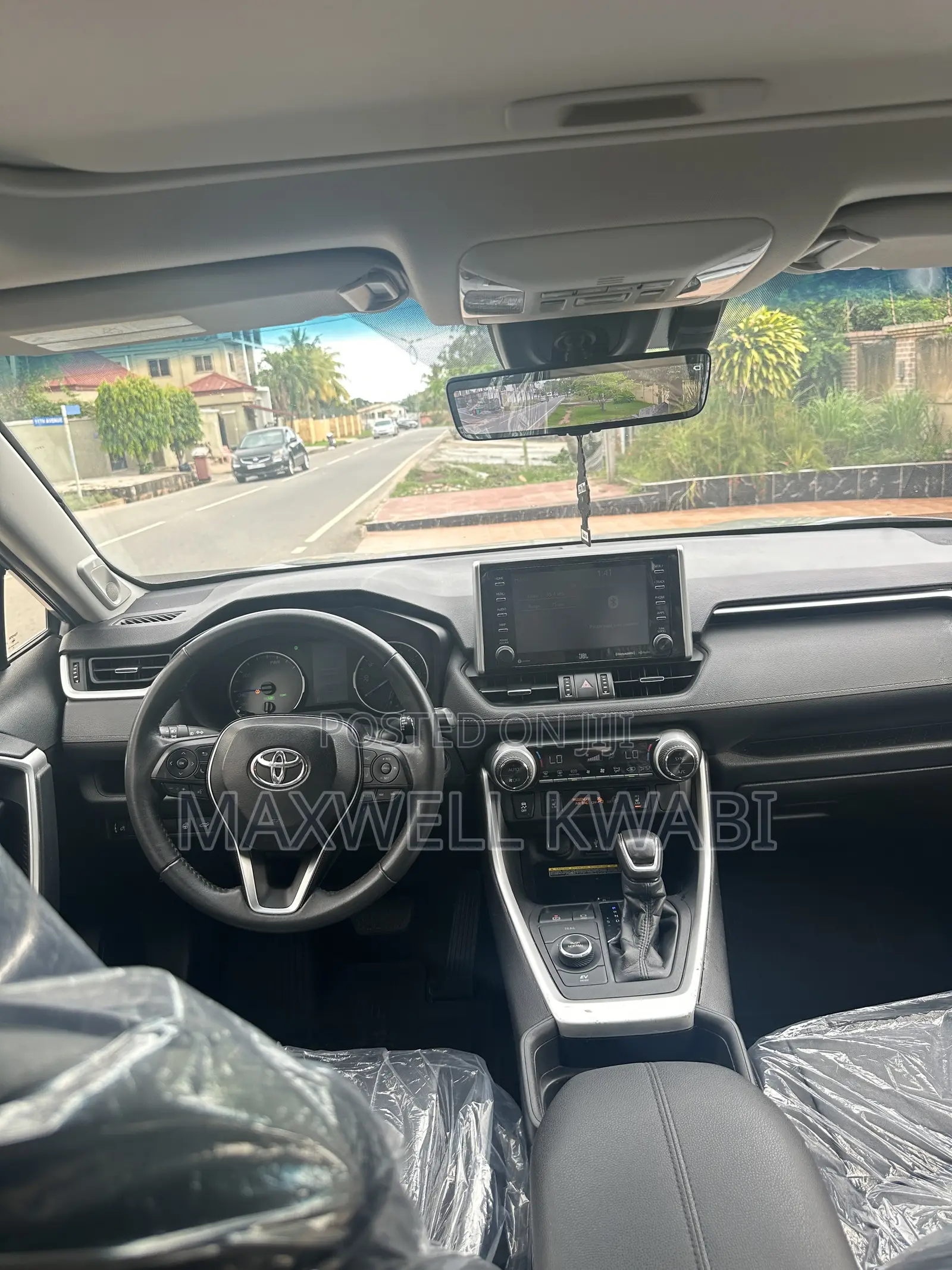 Toyota RAV4 XLE 2021 Silver