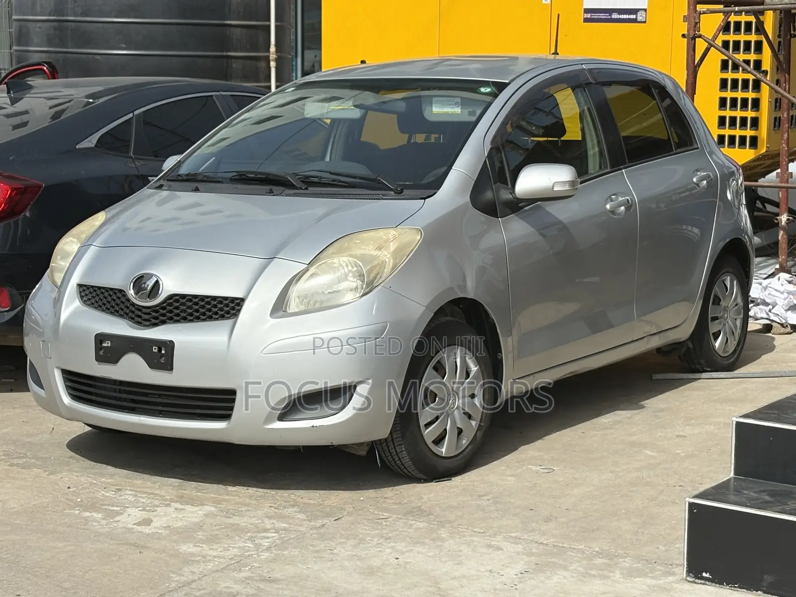 Toyota Vitz 2010 Silver