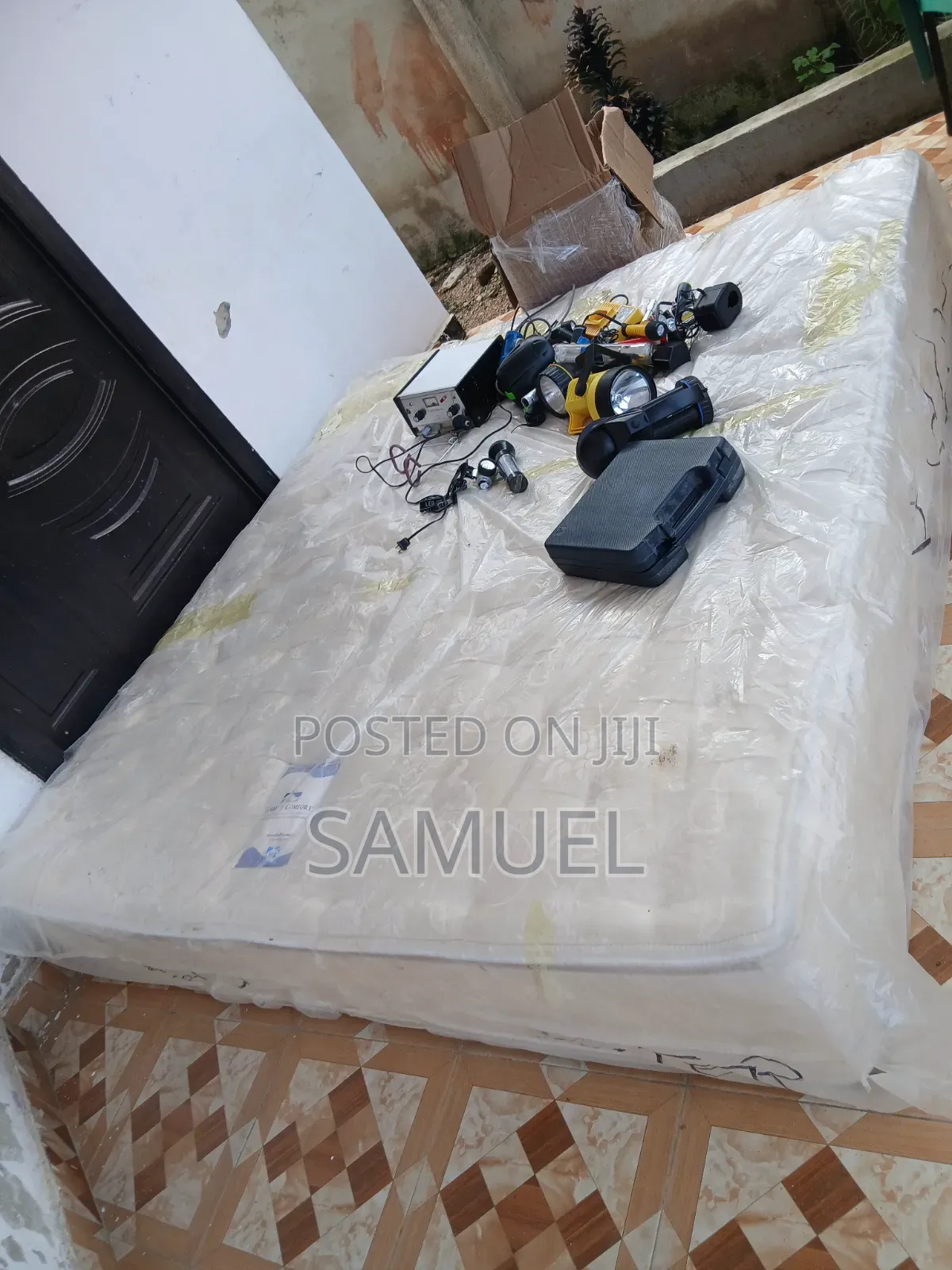 King Mattress 14"76/80. 3,400 Very Strong