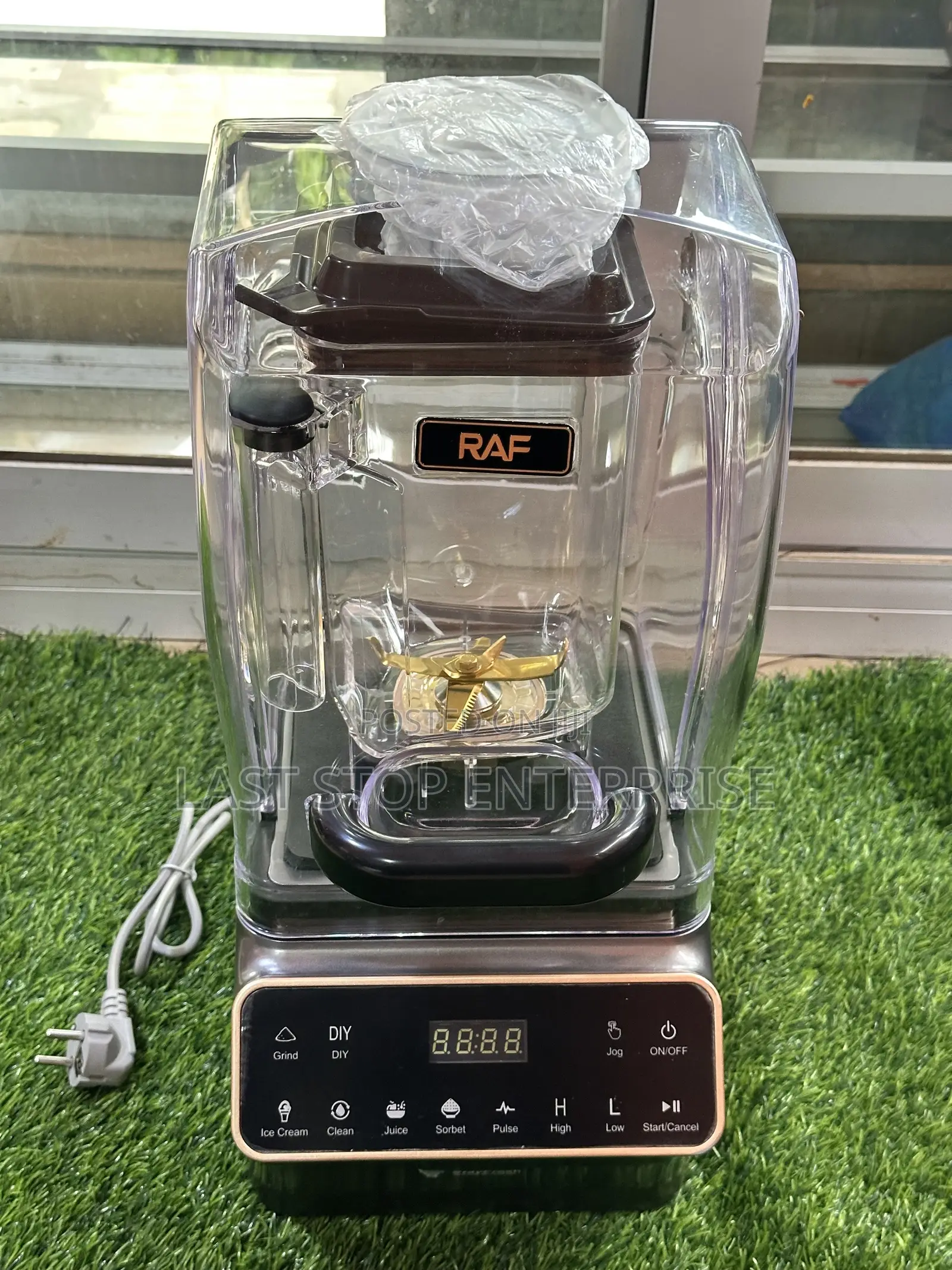 Raf Soundproof Blender