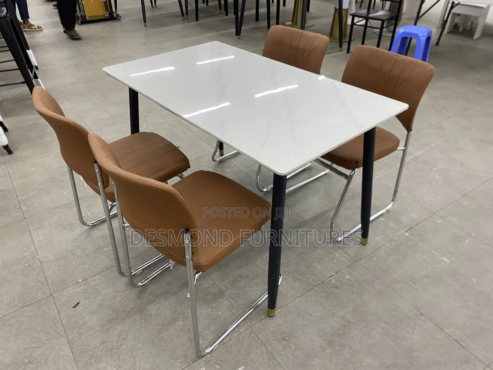 Dining Tables. Code Lc6