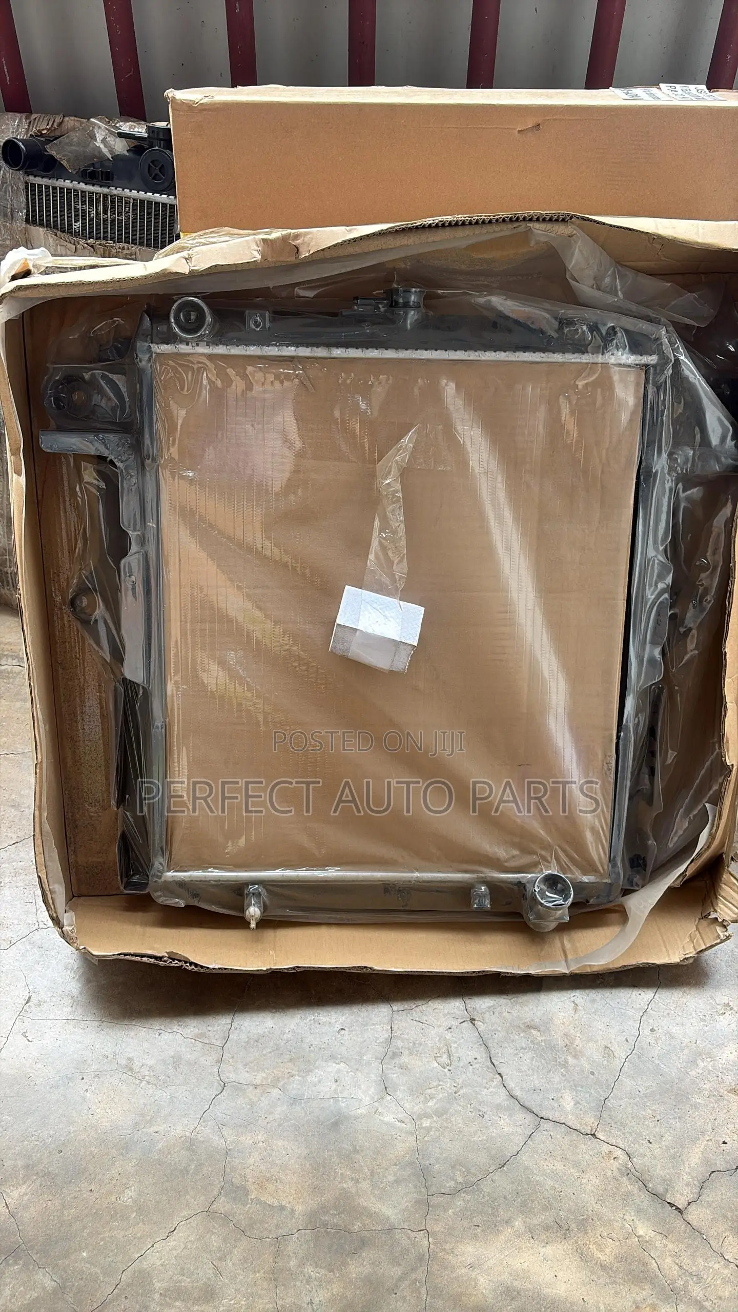 Toyota Landcruiser Mark 2 Pickup Radiator / Water Tank