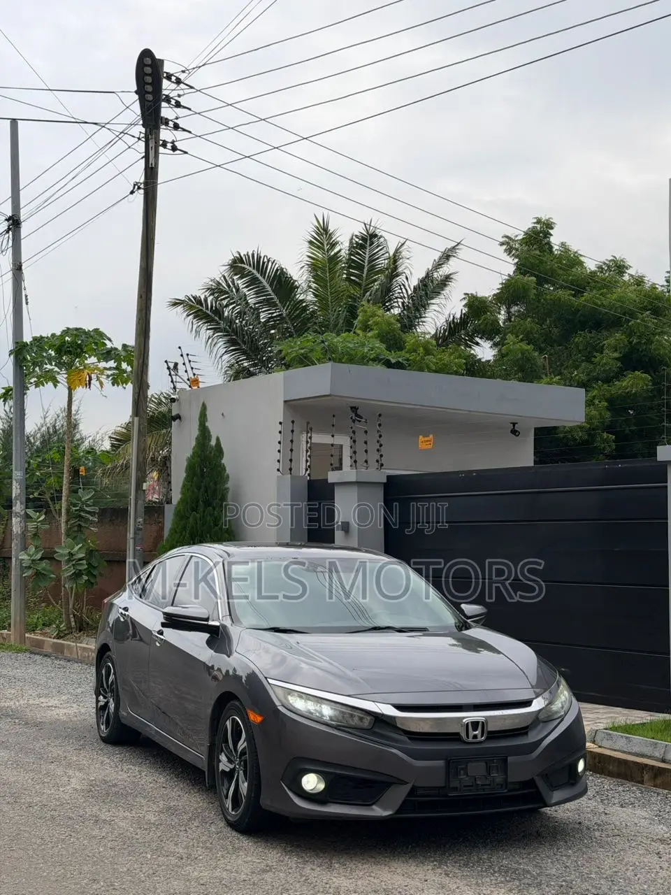 Honda Civic Touring 4dr Sedan (1.5L 4cyl) 2017 Gray
