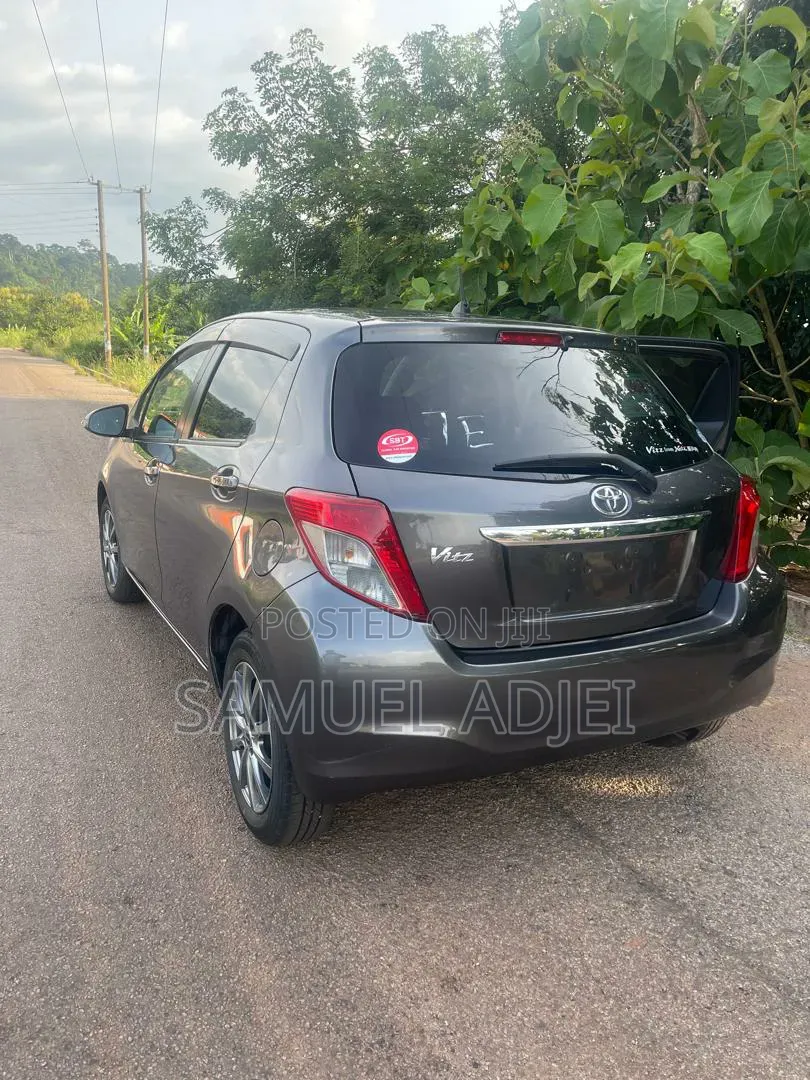 Toyota Vitz 1.3 AWD 5dr 2014 Gray