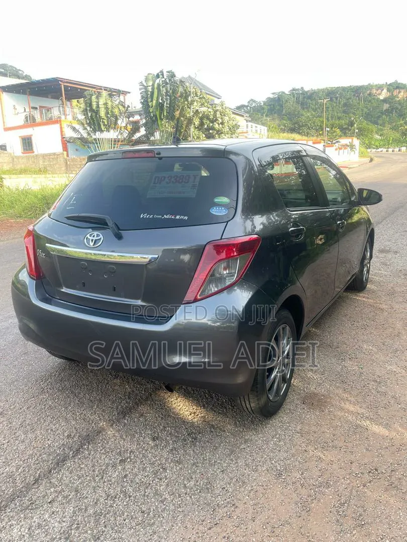 Toyota Vitz 1.3 AWD 5dr 2014 Gray
