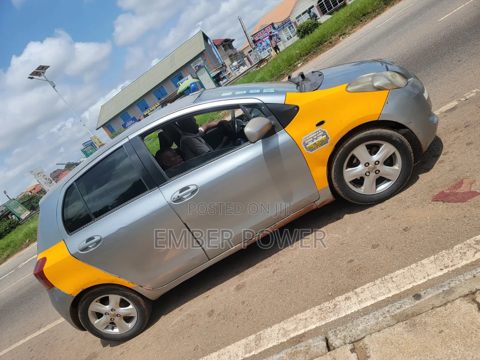 Toyota Vitz 2010 Silver