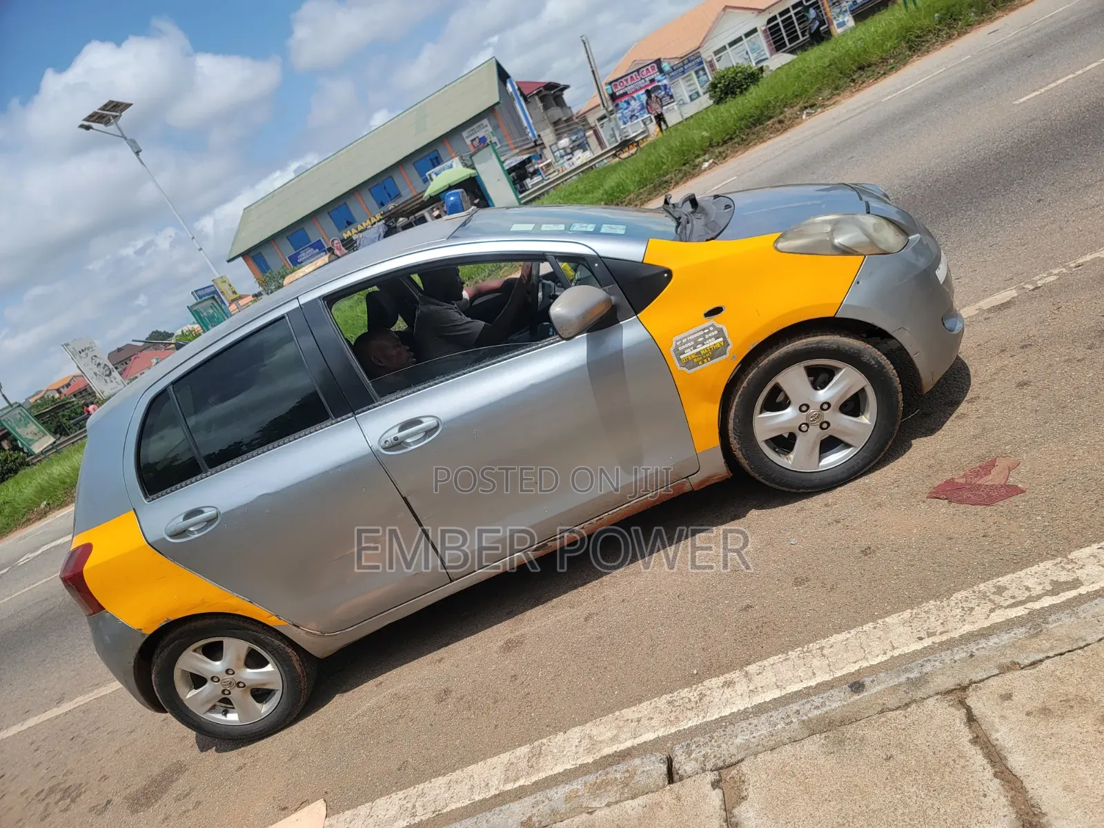 Toyota Vitz 2010 Silver