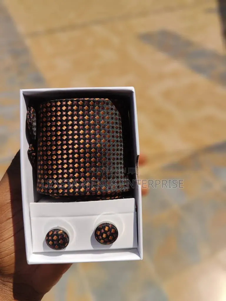 Quality Flying Tie, Cufflinks Pocket Square in a Box