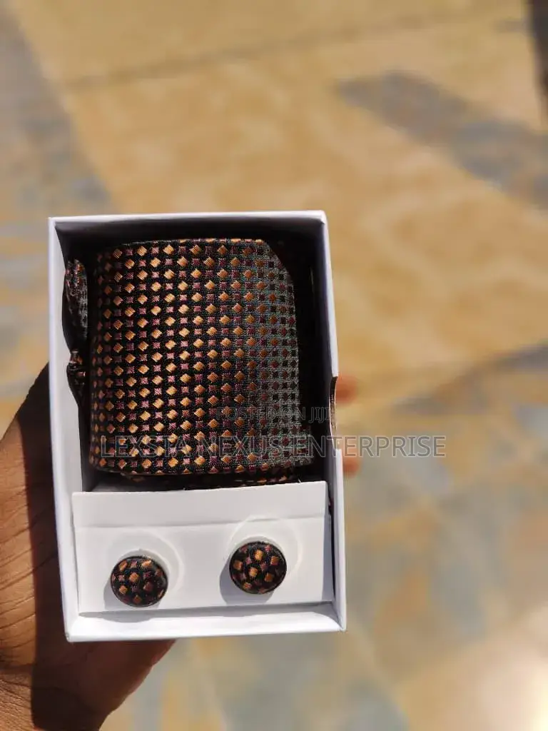 Quality Flying Tie, Cufflinks Pocket Square in a Box