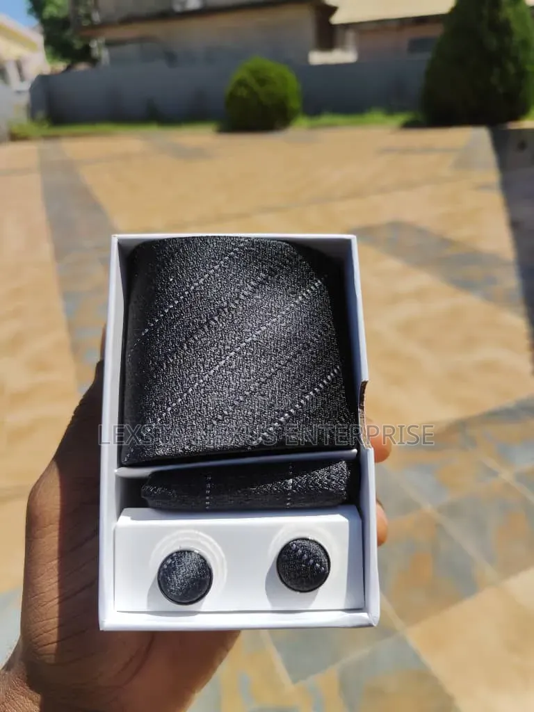 Quality Flying Tie, Cufflinks Pocket Square in a Box