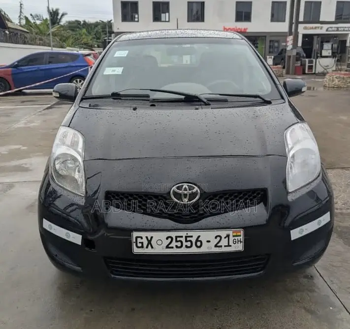 Toyota Vitz 2010 Black