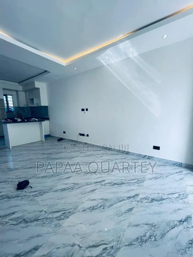 9bdrm House in Ashaley Botwe for sale