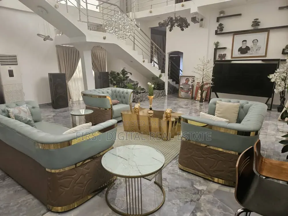 7 Bedroom Mansion Furnished for Sale at Roman Ridge