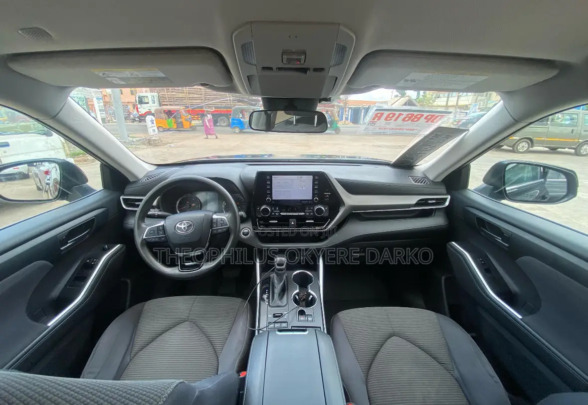 Toyota Highlander LE 2022 Black