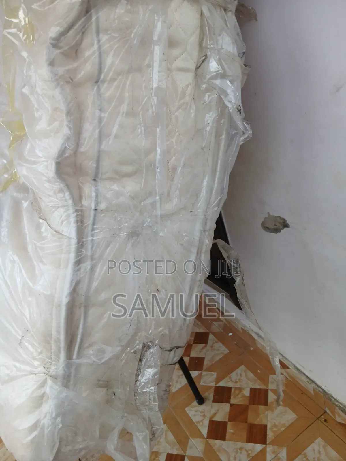 King Mattress 14"76/80. 3,400 Very Strong