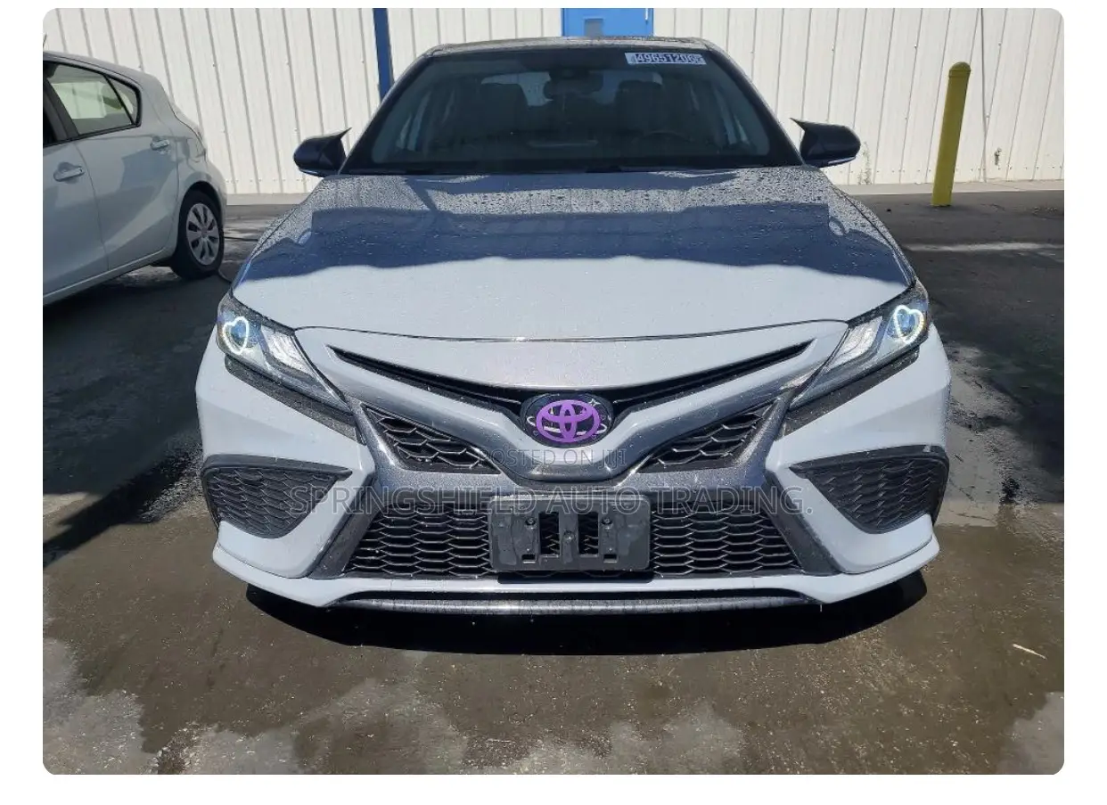 Toyota Camry 2021 Gray