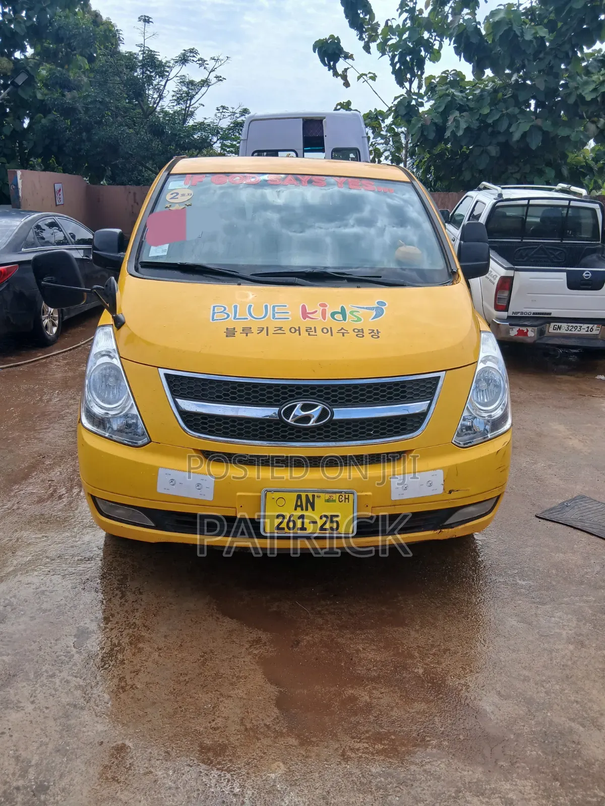 Hyundai H1 2013 Yellow