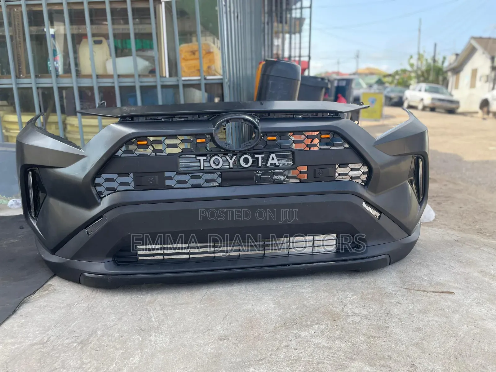 Rav4 Complete Front Bumper With Spec Top Grille