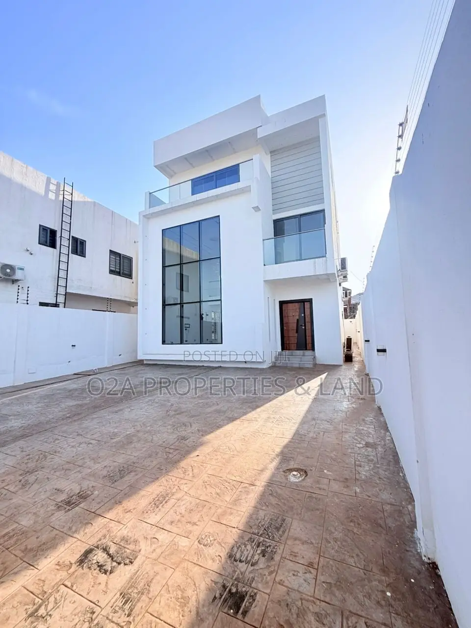 4bdrm House in Lakeside Estate for sale