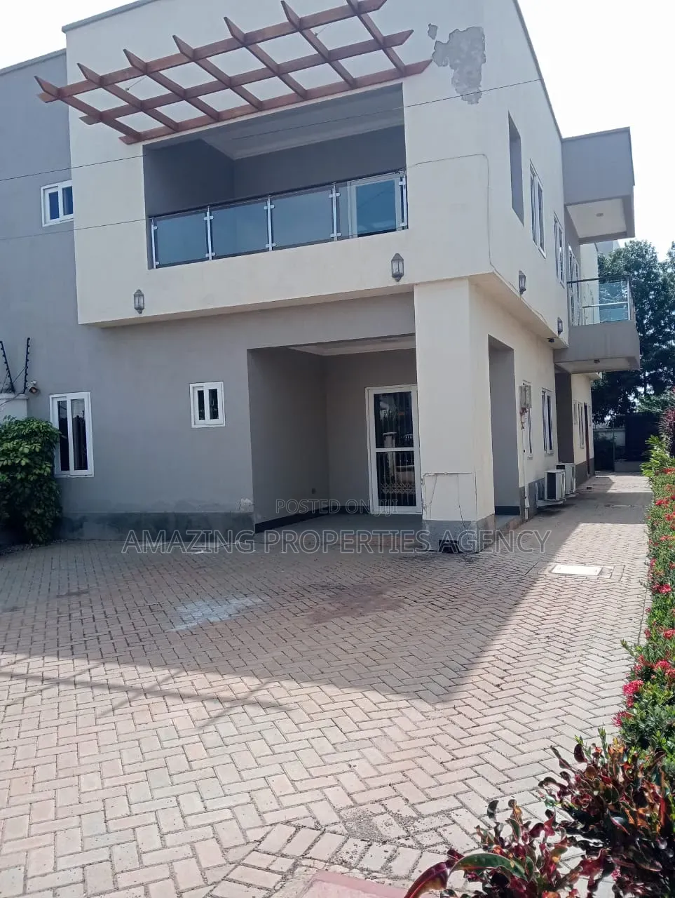 4bdrm House in Tse-Addo, Airport Residential Area for rent