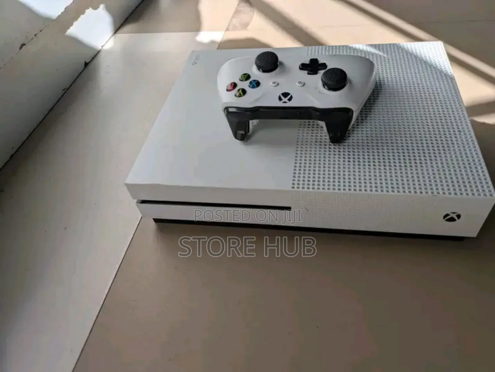 Xbox One S With One Pad