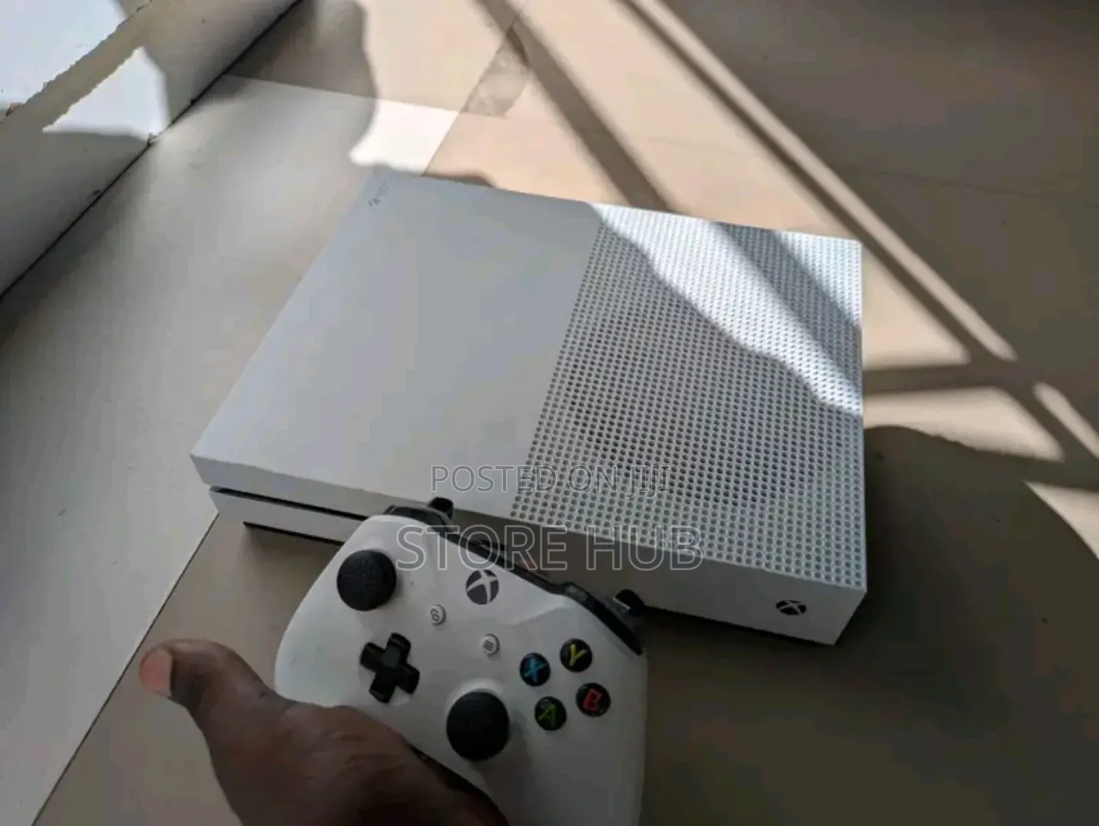 Xbox One S With One Pad