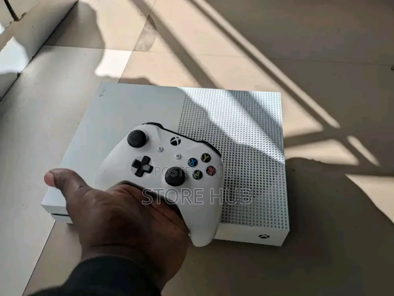 Xbox One S With One Pad