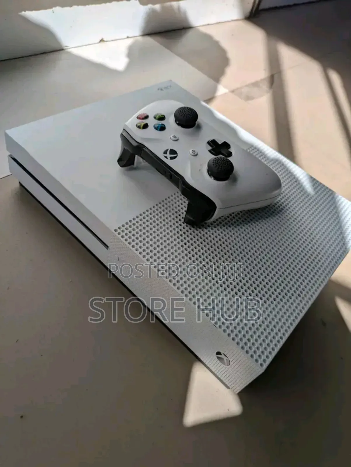 Xbox One S With One Pad
