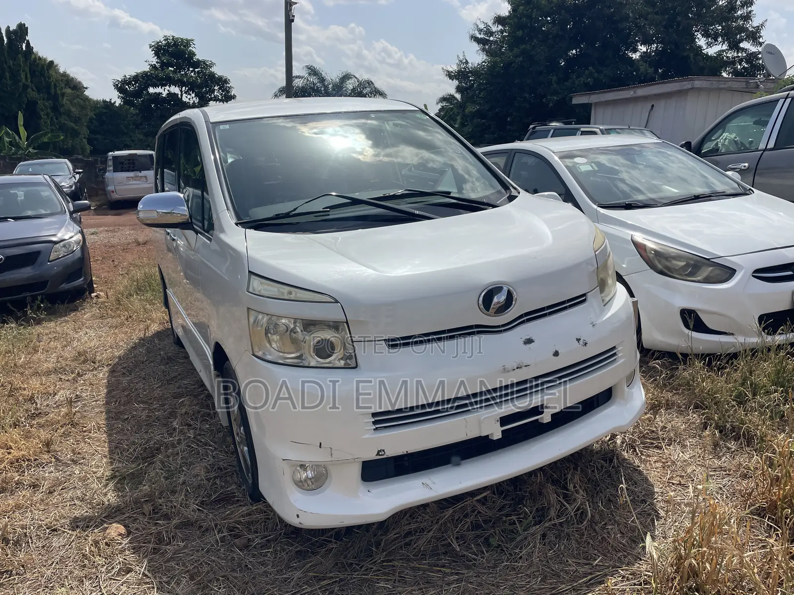 Toyota Voxy 2012 White