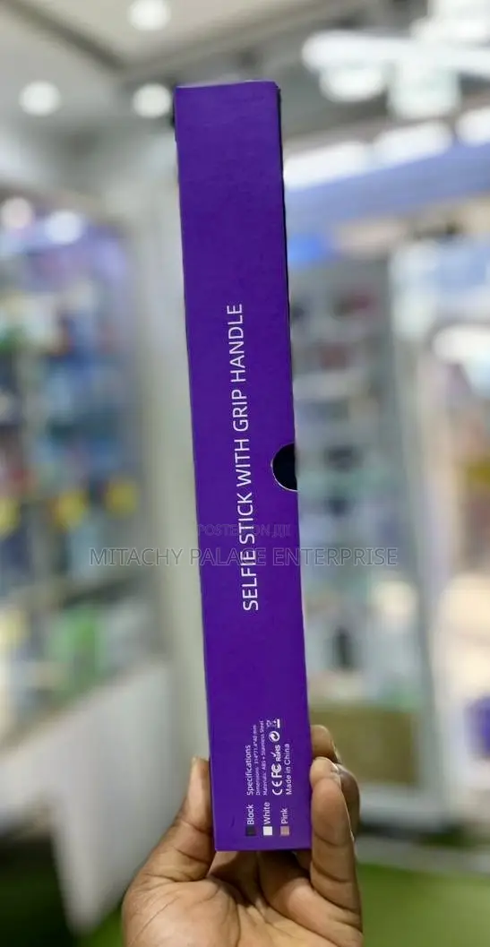 R16k Selfie Stick With Grip Handle