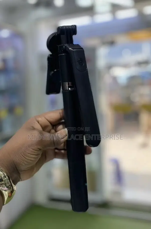 R16k Selfie Stick With Grip Handle