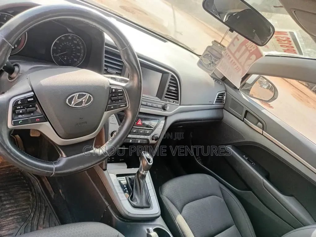 Hyundai Elantra SE 2018 White