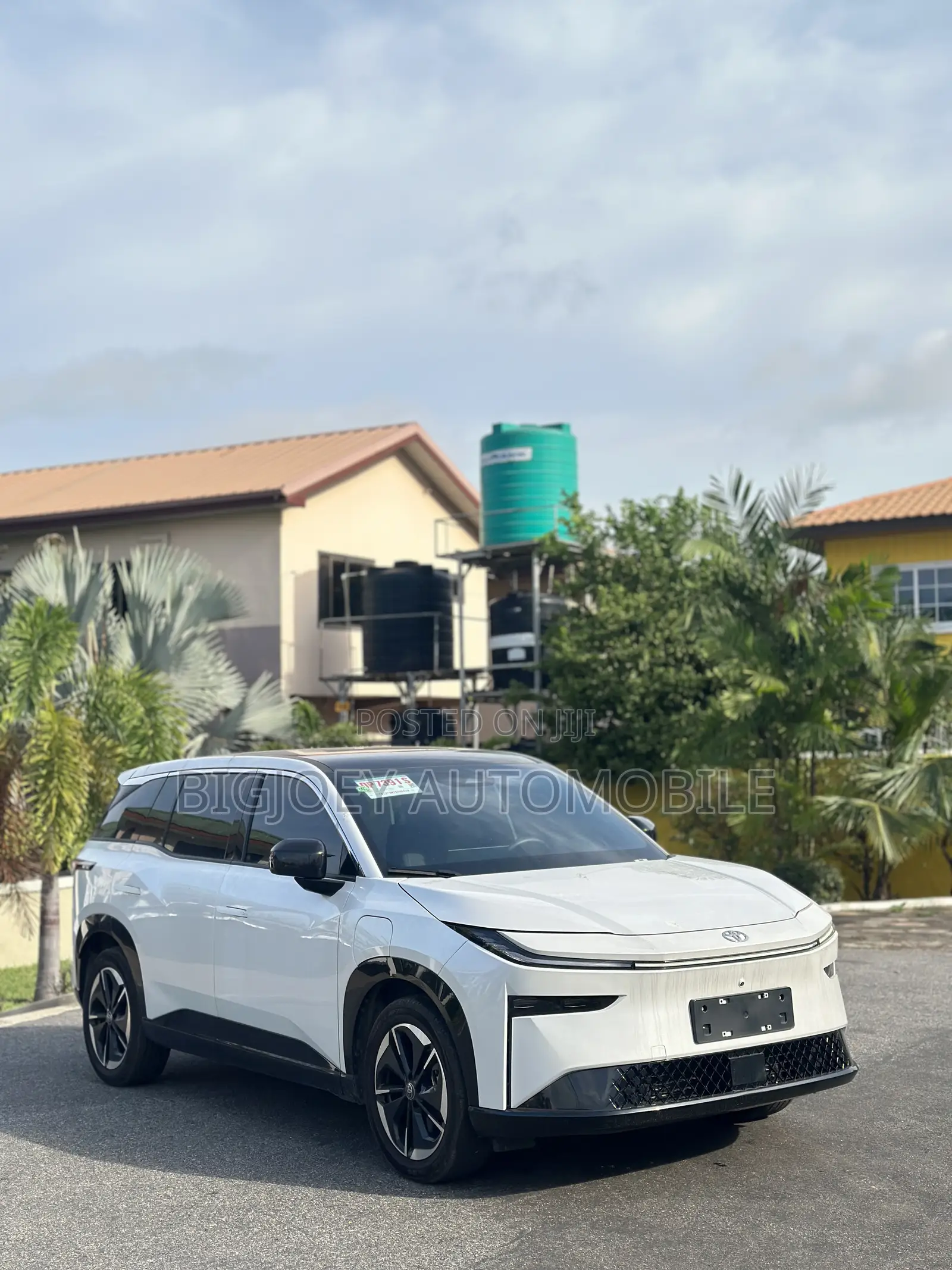 Toyota bZ4X Limited AWD 2025 White