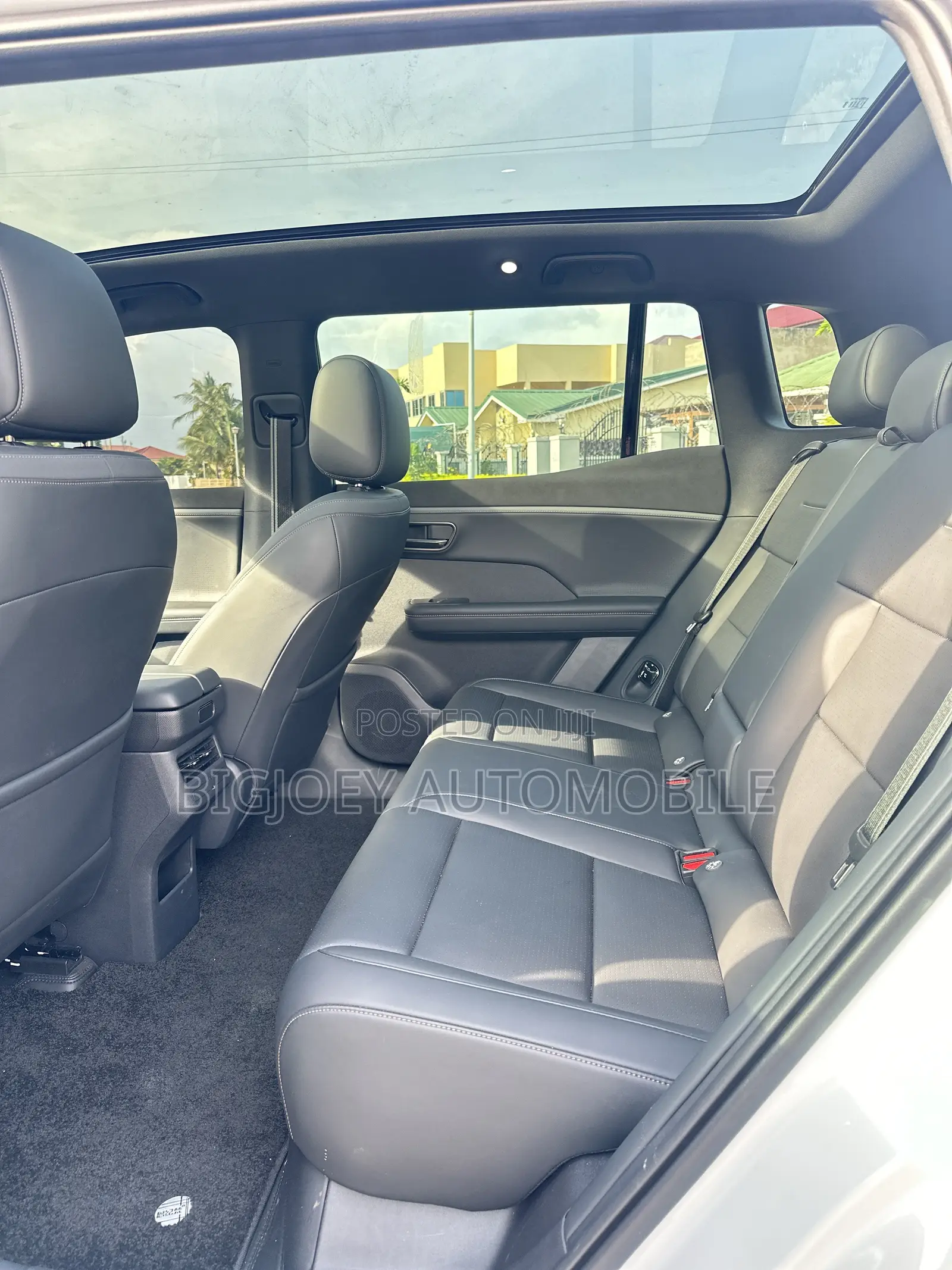 Toyota bZ4X Limited AWD 2025 White