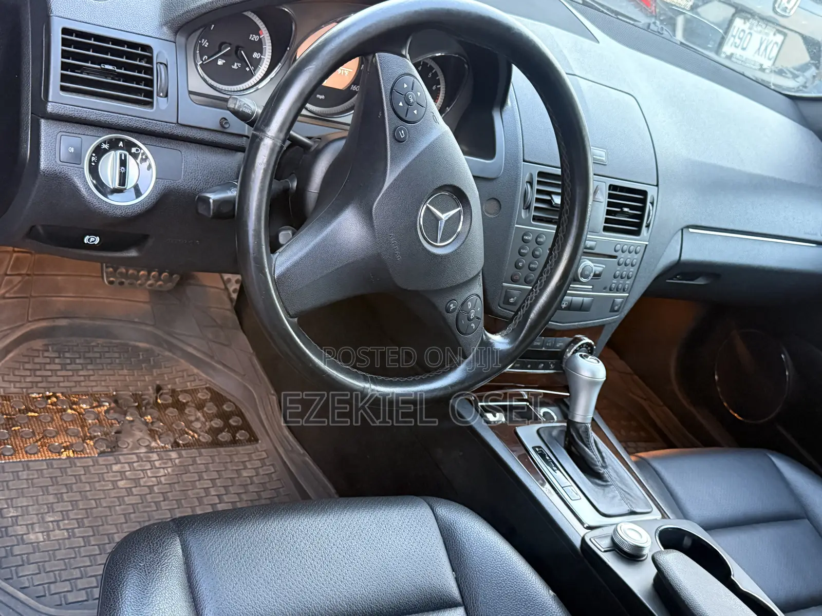 Mercedes-Benz C300 Luxury Sedan RWD (3.0L 6cyl 7A) 2011 Black