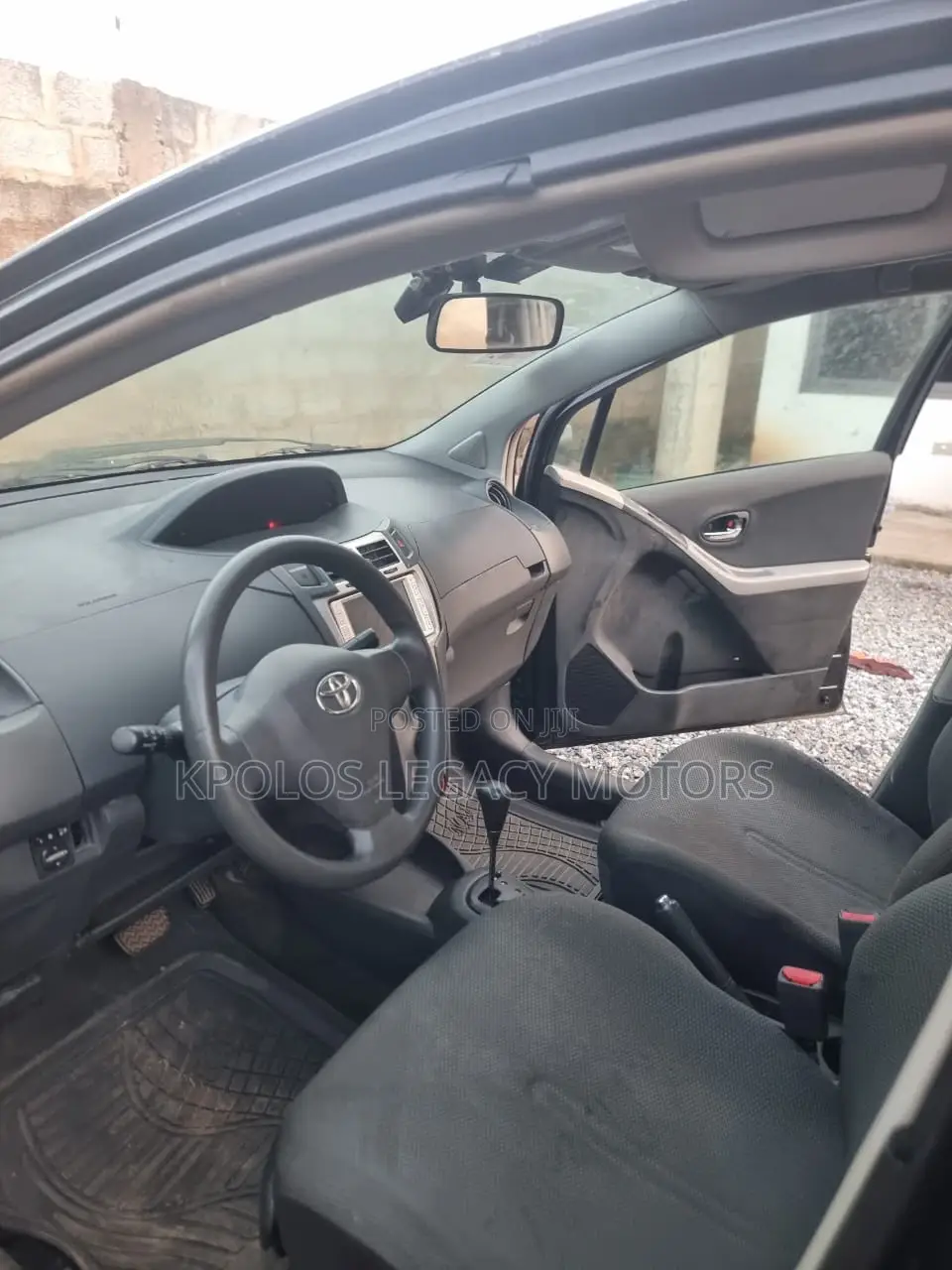 Toyota Vitz 1.3 FWD 5dr 2010 Black