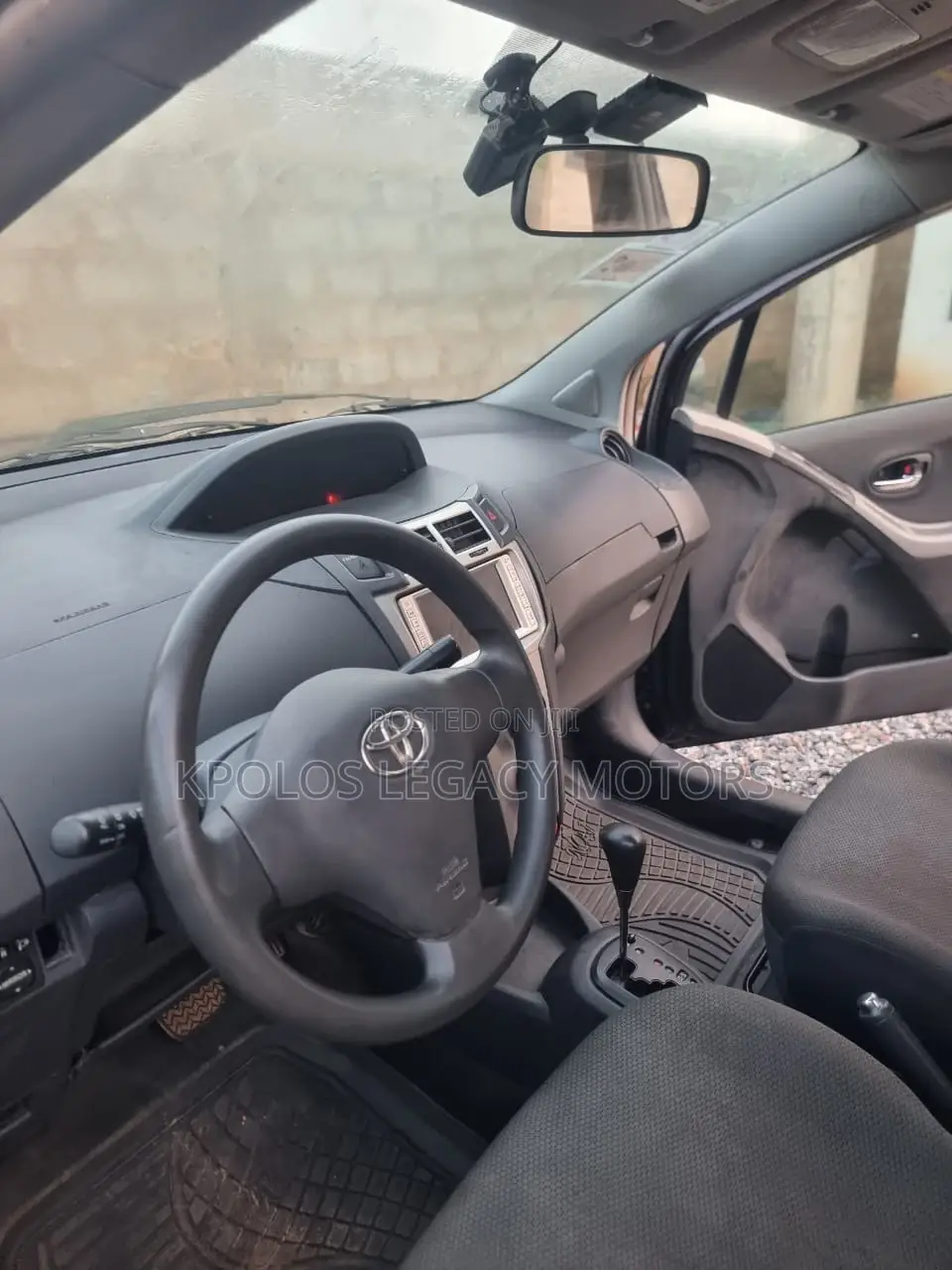 Toyota Vitz 1.3 FWD 5dr 2010 Black