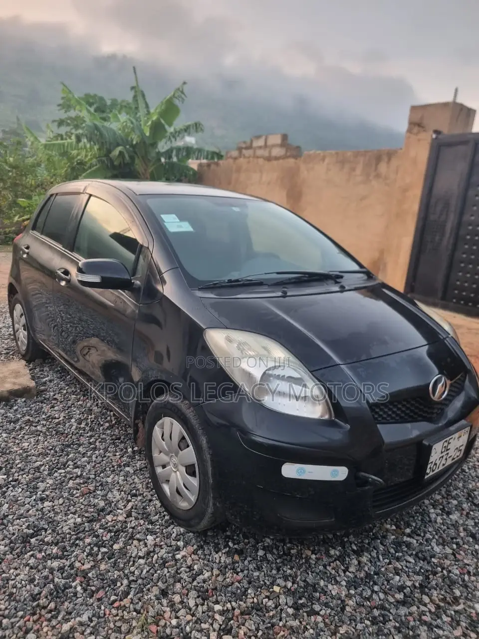 Toyota Vitz 1.3 FWD 5dr 2010 Black