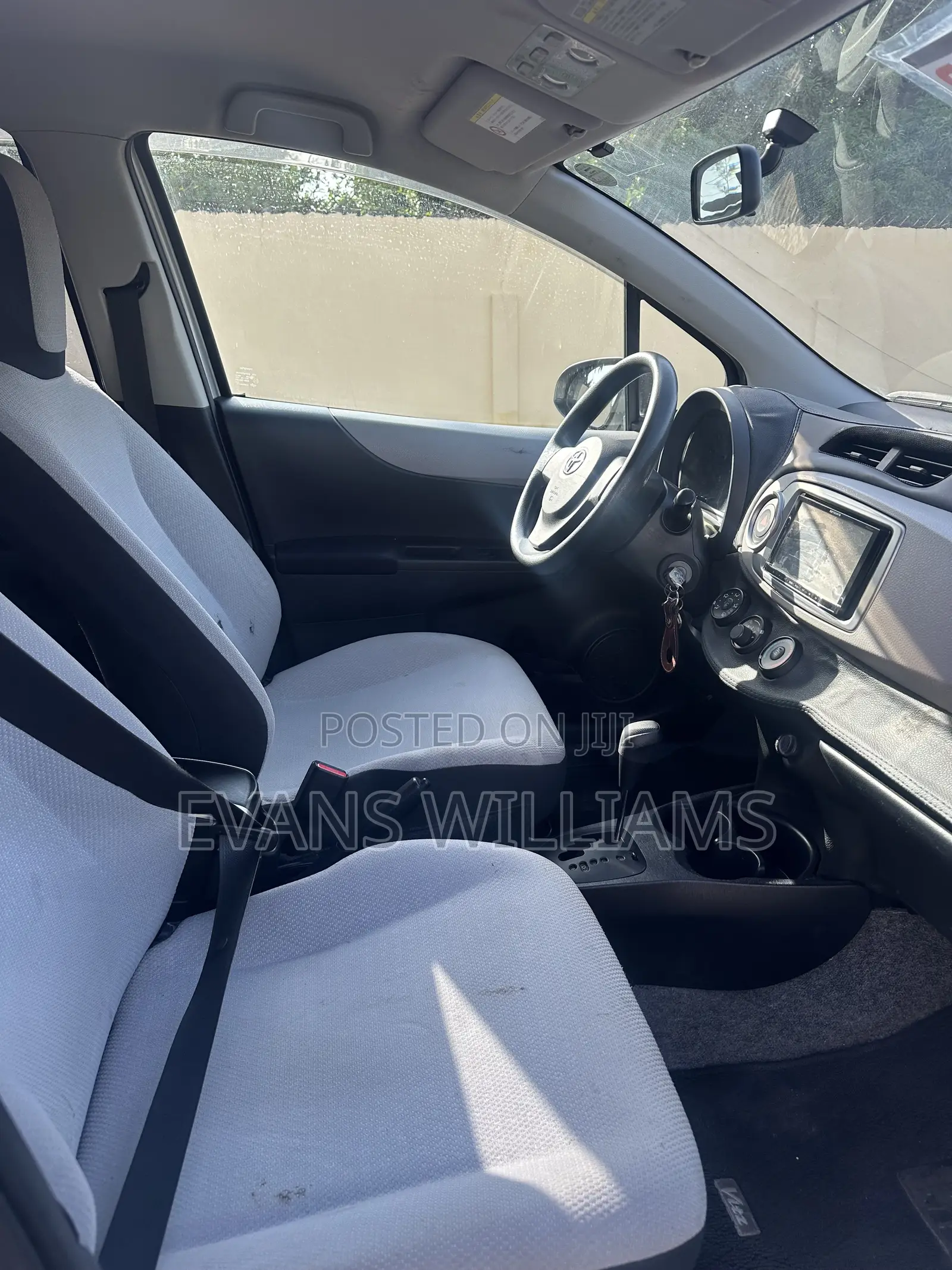 Toyota Vitz 1.3 FWD 3dr 2011 Silver