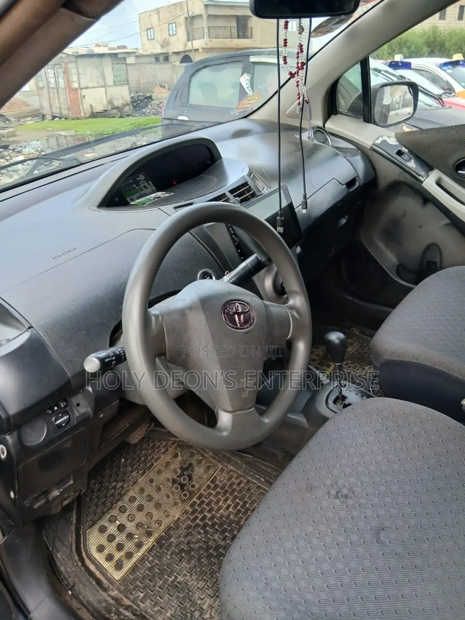 Toyota Vitz 1.5 FWD 5dr 2010 Black